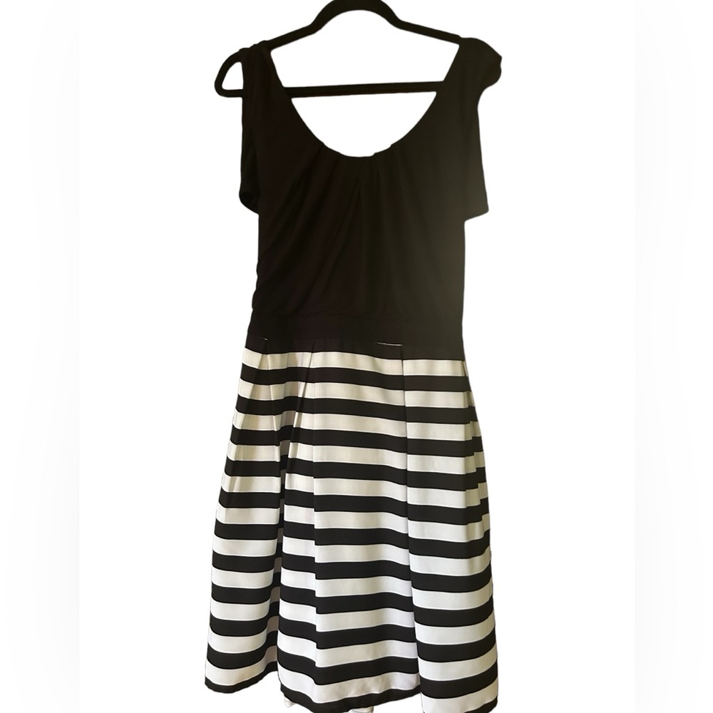 Forever 21 Size 3X Black and White Striped Dress